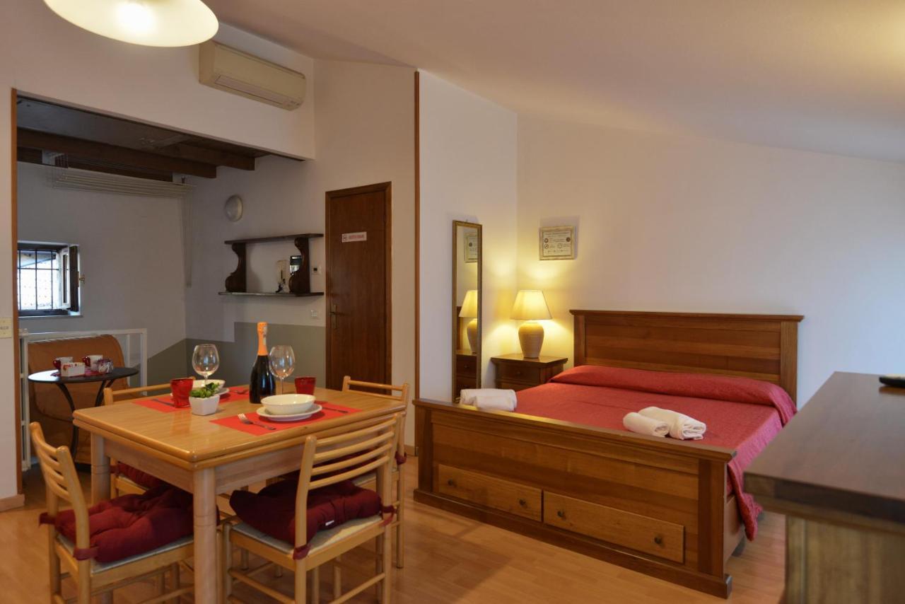Taverna Affittacamere Gardone Riviera Bagian luar foto