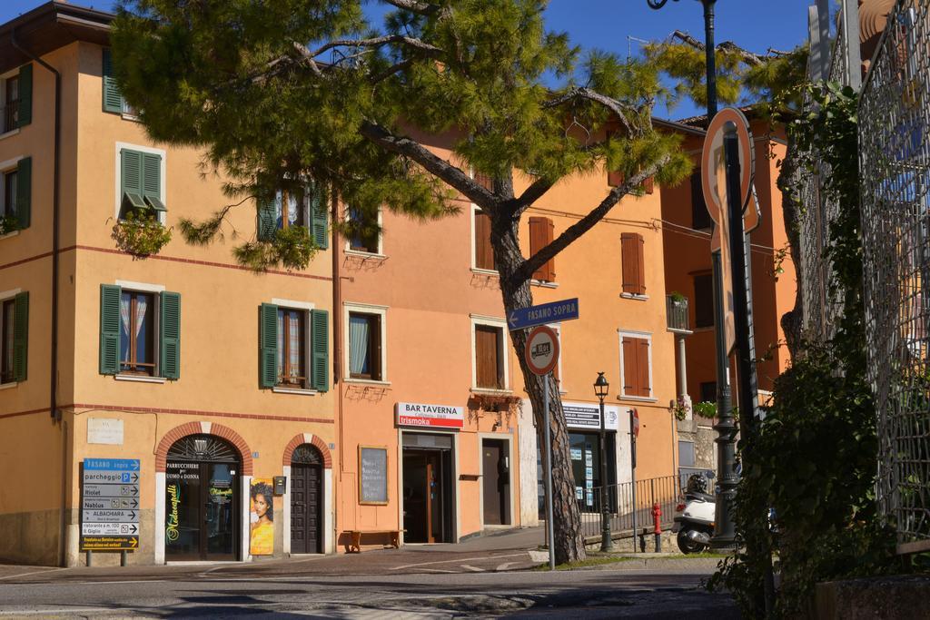 Taverna Affittacamere Gardone Riviera Bagian luar foto